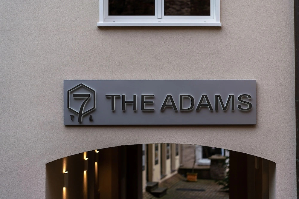 THE ADAMS - Self Check In Hotel