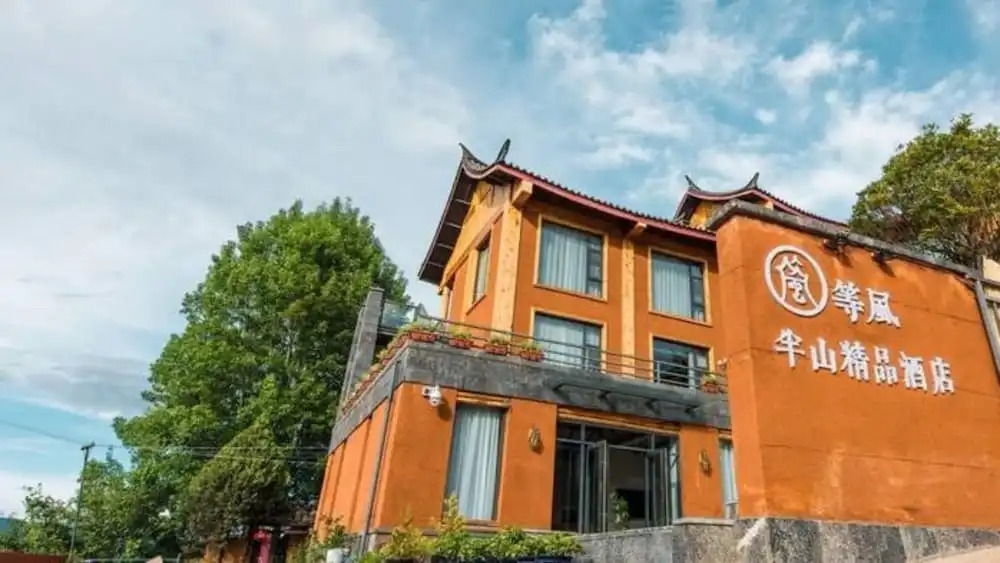 Lugu Lake Dengfengbanshan Boutique Hotel