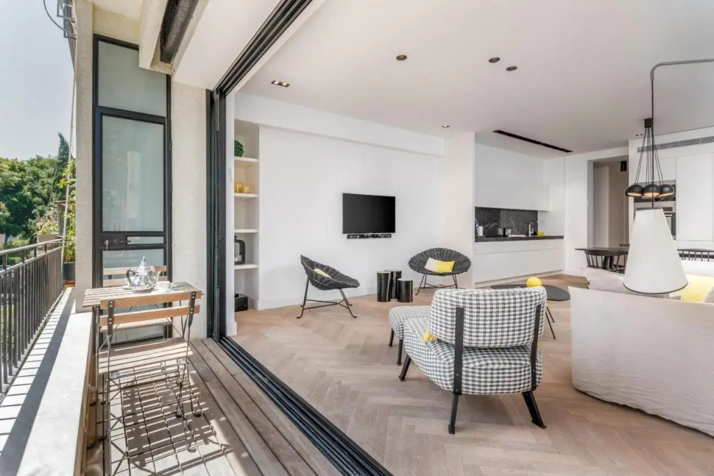 Stunning and design 2BDR Apartment