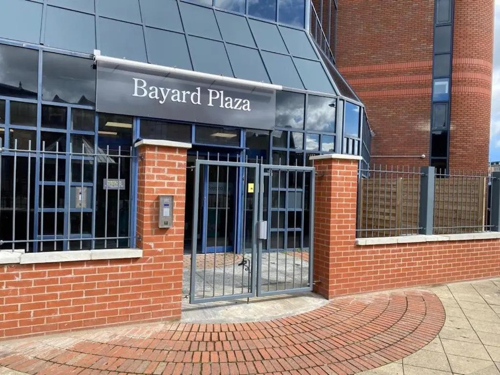 Central 2 bed Newly built DUPLEX Penthouse with FREE Gated, On-site Parking, Lift access, Self Check-in, SUPER Fast WIFI, TWO City view Terraces & Sleeps 6