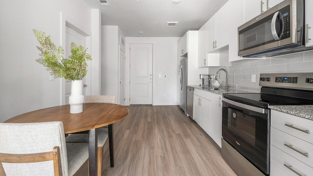 Landing Apartments - South Austin