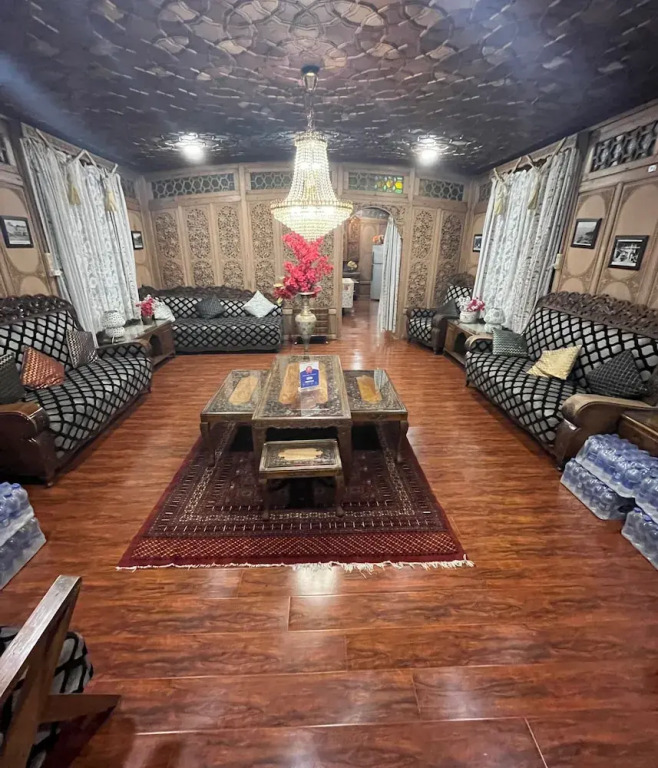 New Lakes Crown Group Of Houseboats