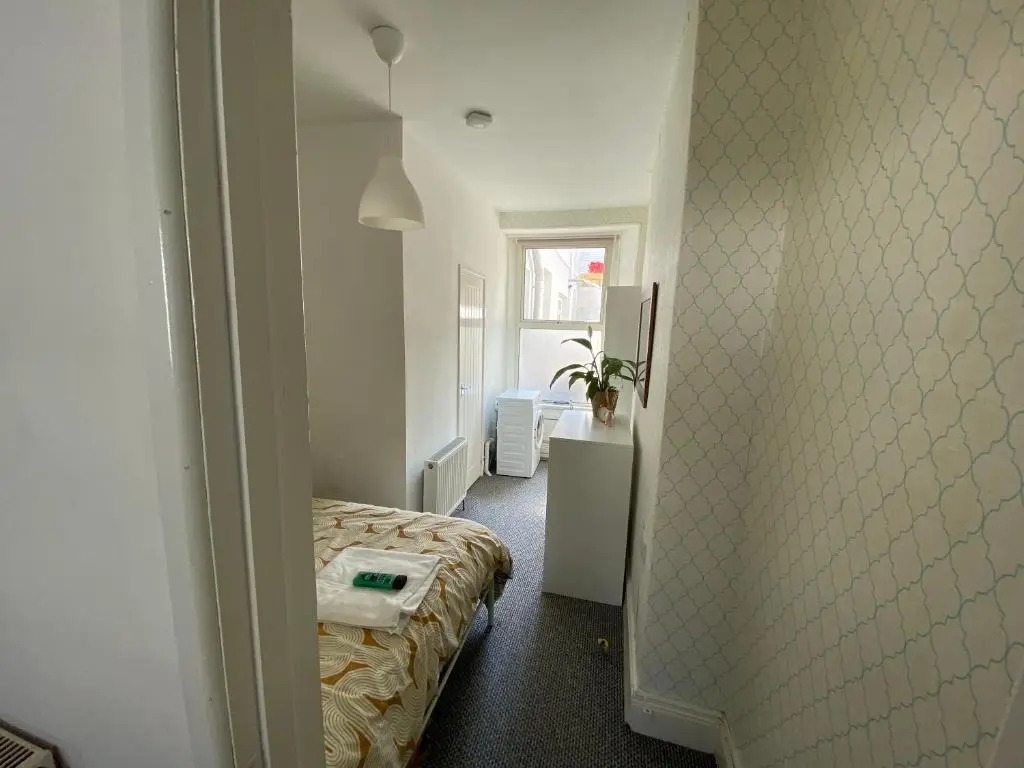 The Walnut Suite Lovely One Bedroom Flat in Stoke.