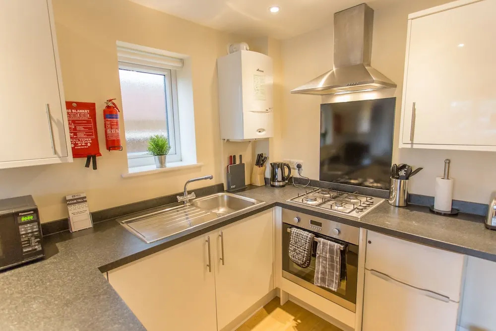 Modern Comfortable 2 & 3 Bed Apartments, Free Parking, Wifi, Headington, Close to Hospitals, Science Park & Brookes University