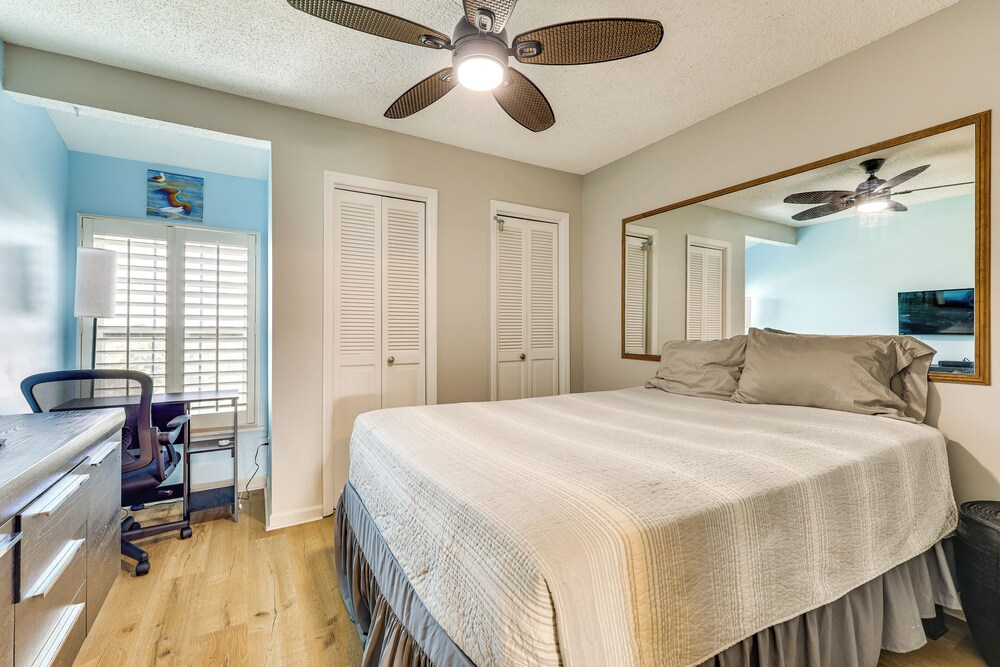 Cozy Carolina Beach Condo w/ Ocean Views!