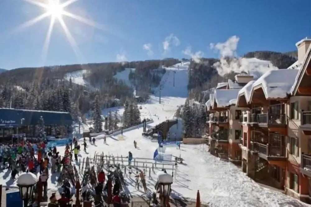 Ski In, Ski Out 3 Bedroom Condo at the Eagle Bahn Gondola With Slopeside Pool