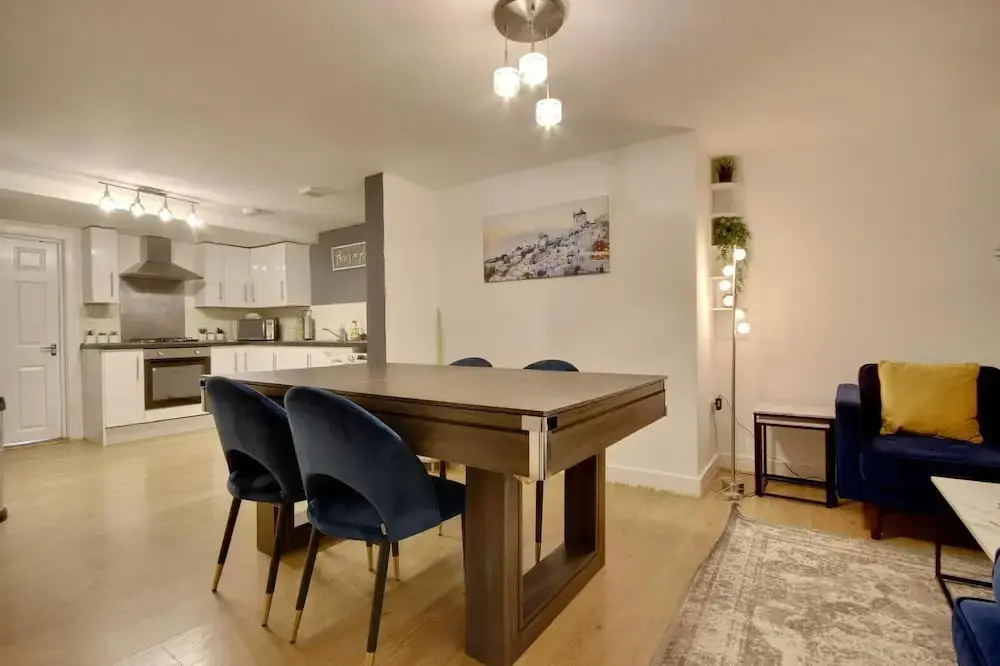 Southsea Apartment-Parking-Pool-Hot tub