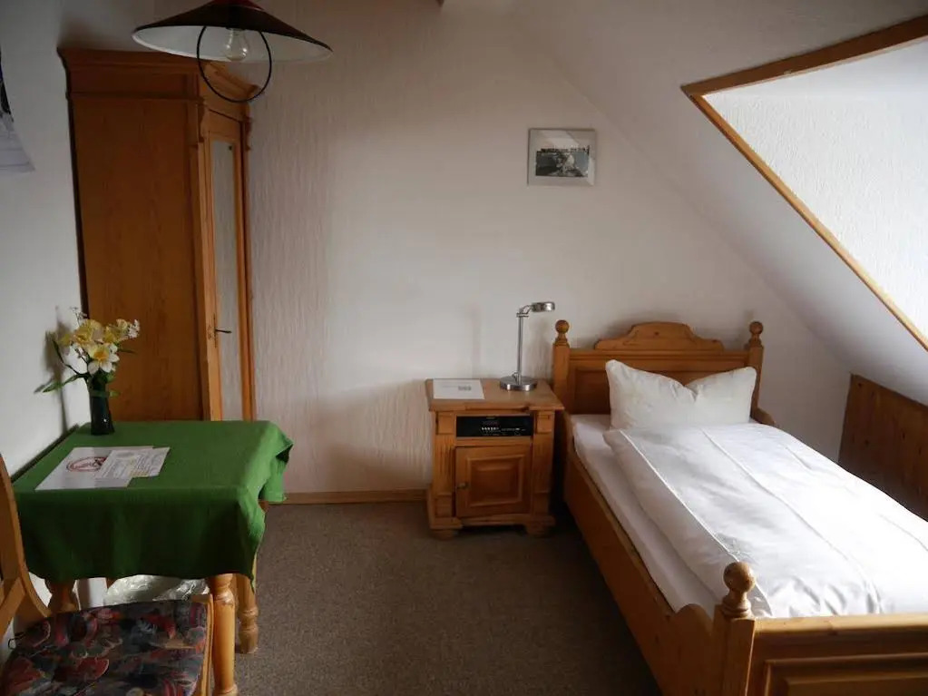 Hotel-Gasthof-Destille-Eisenbahn
