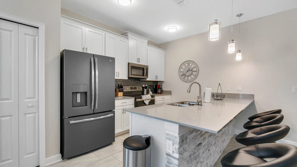 5 Bedrooms 4 Bathrooms Storey Lake 4813 Ml