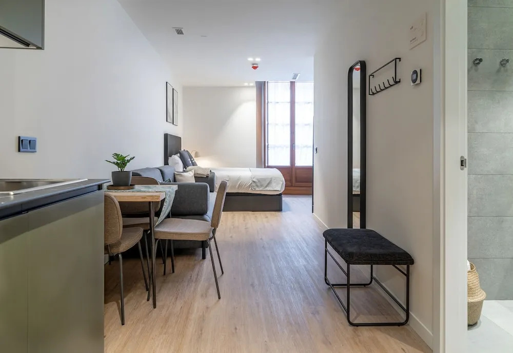 Limehome Vitoria Palacio de los Álava-Velasco