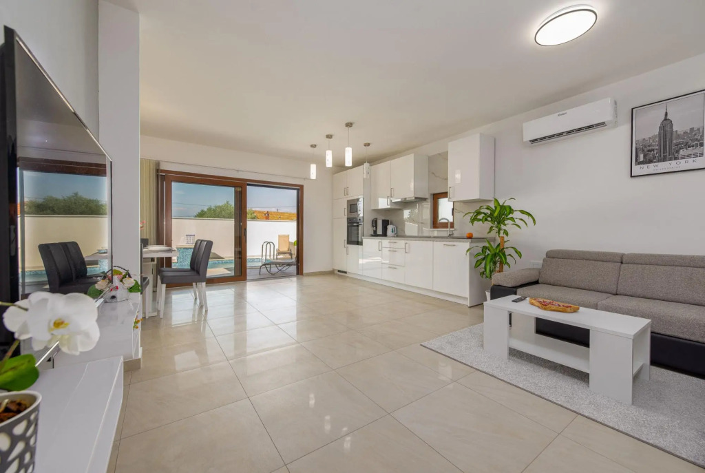 Villa Dina in Zaton with 3 bedrooms and 2 bathrooms