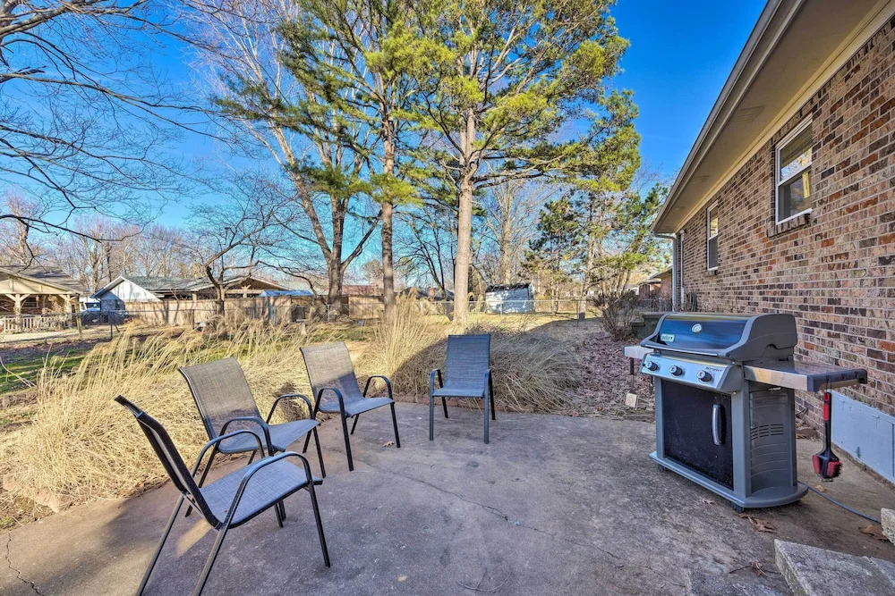 Bentonville Home ~ 1 Mi from Downtown