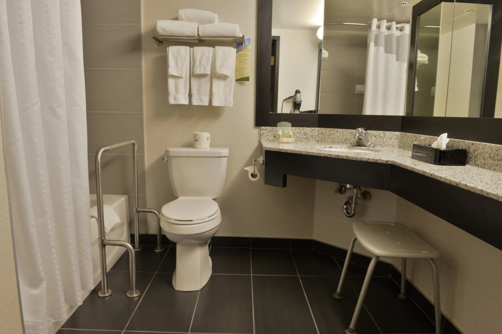 Holiday Inn Montreal Centre Ville Downtown by IHG