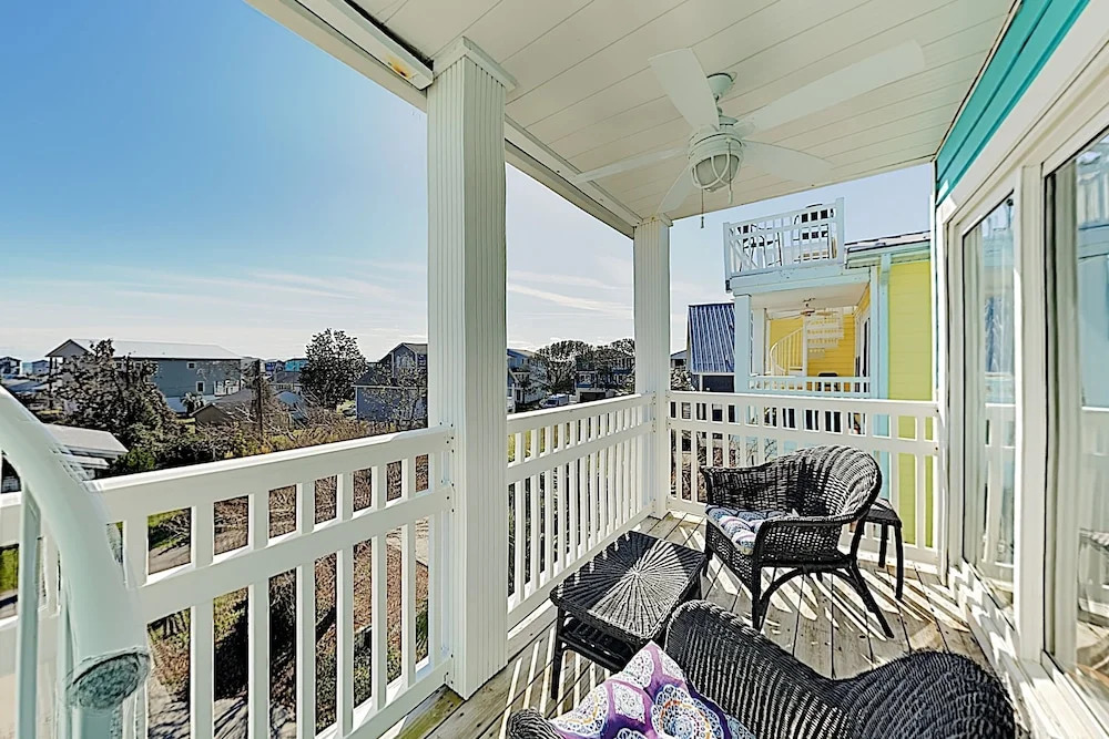 New Listing! Beachside Gem W/ Rooftop Deck 4 Bedroom Condo