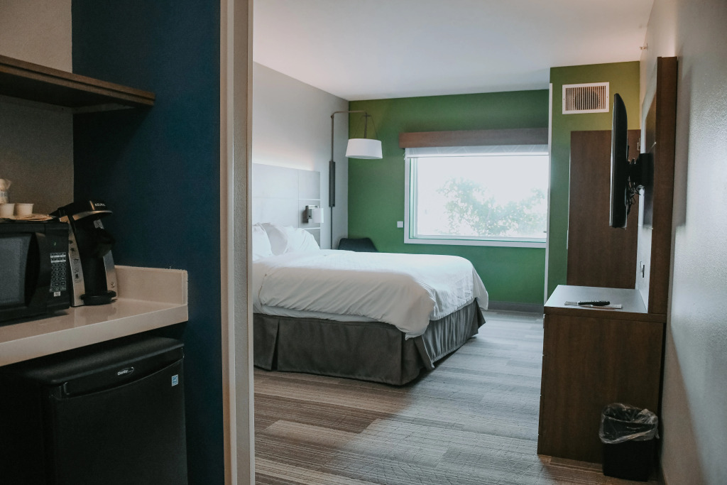 Holiday Inn Express & Suites Lincoln South by IHG