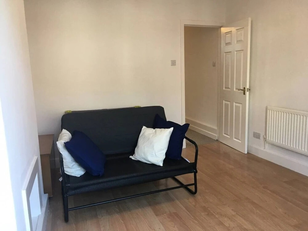 Cv21 3SG Whole 2-bed House in Rugby