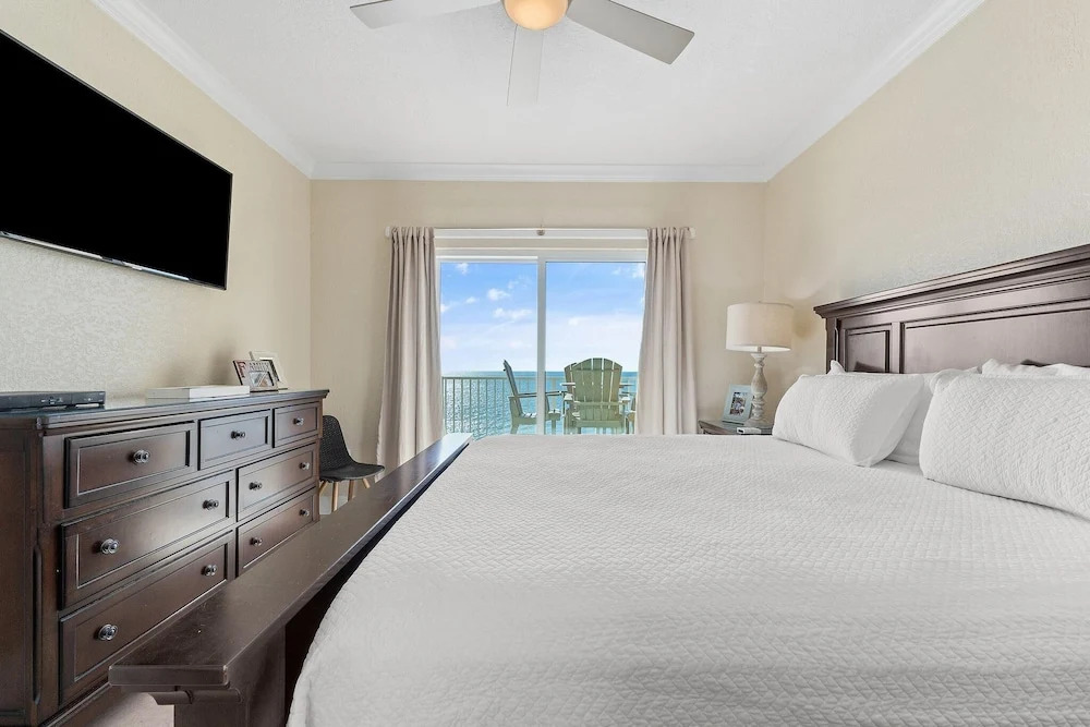 Crystal Shores West 902