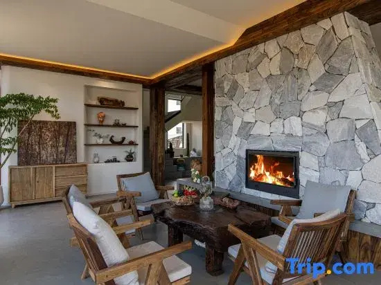 Lijiang In the Painting | Seasonal Flower Garden and Snow Mountain Scenic Resort Homestay