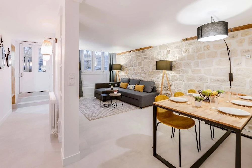 Spacious and Charming Flat on île de la Cité