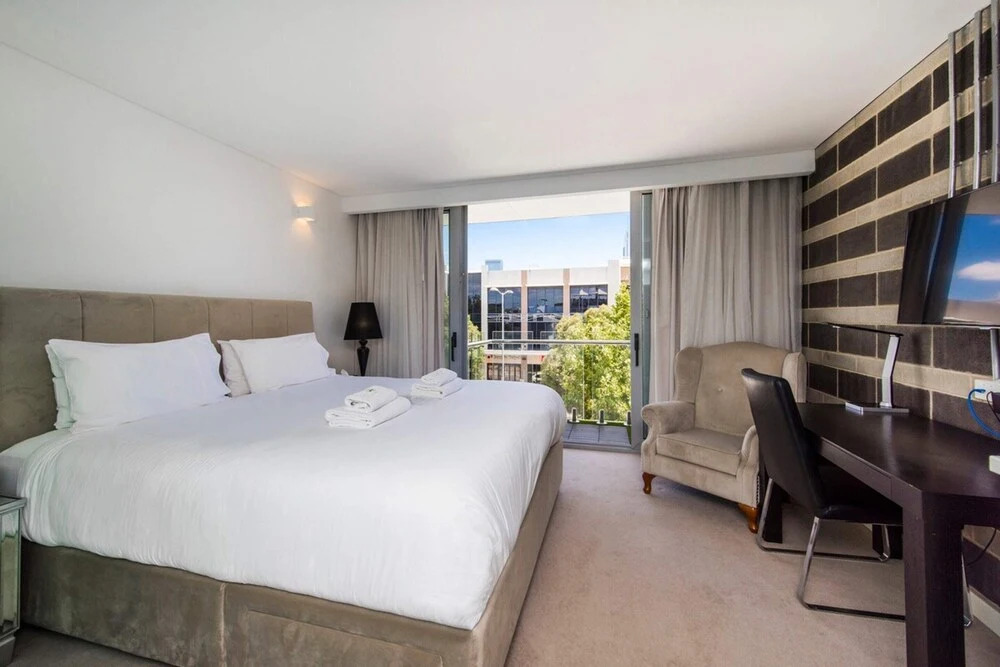 Elegant 1 Bedroom Hotel Room in the City