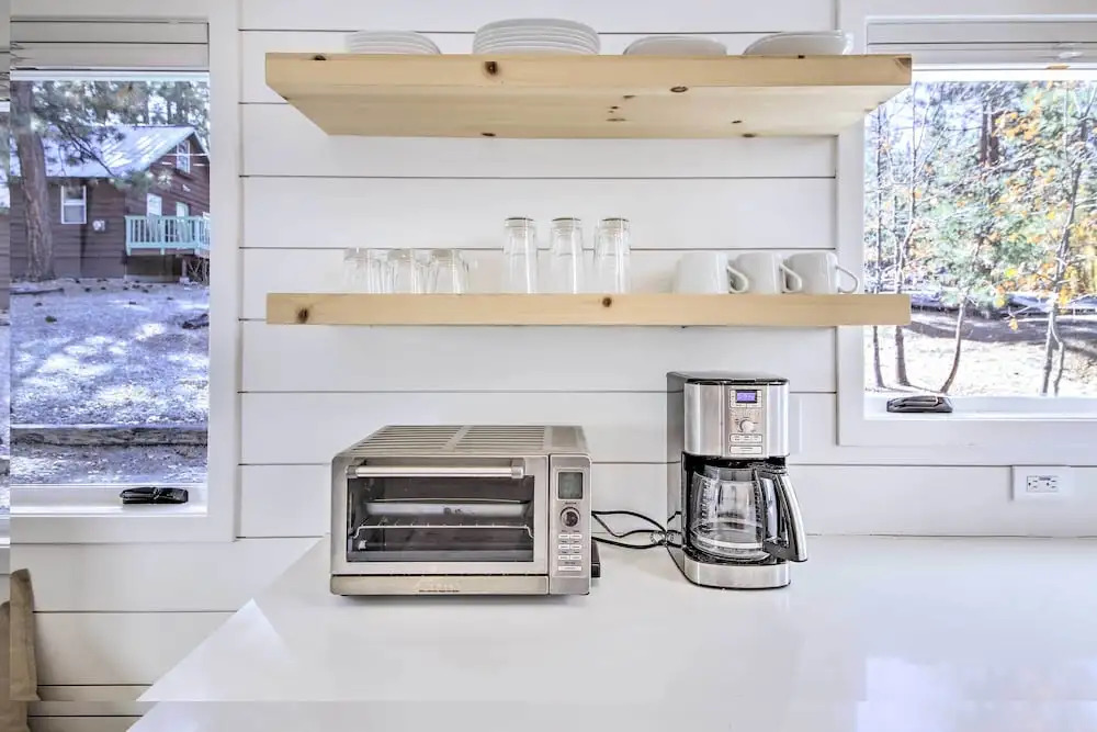 Half-mi to Big Bear Lake: Modern Home w/ Deck