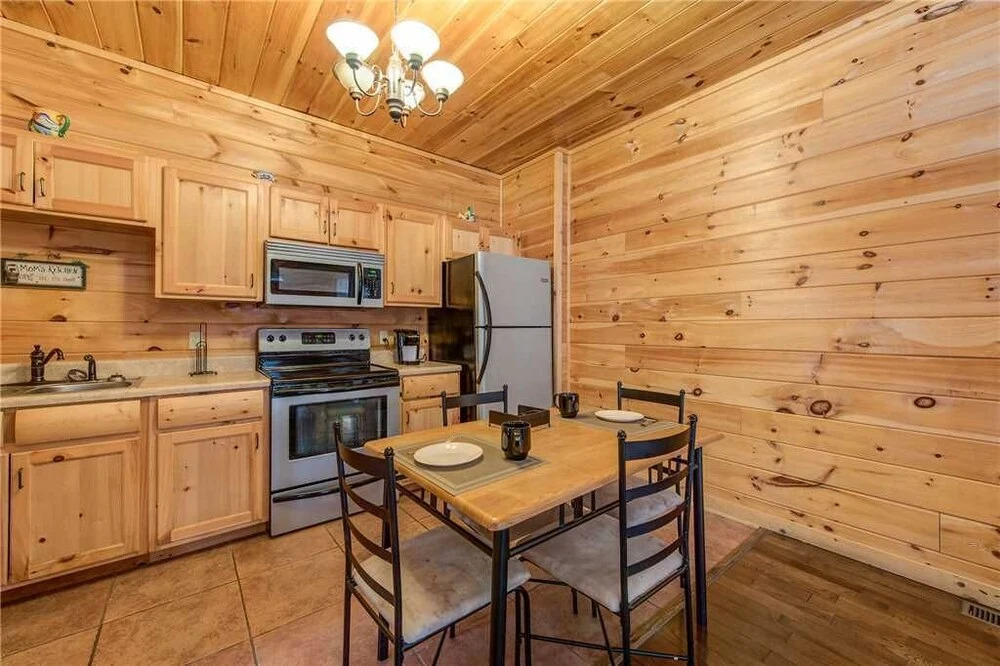Take It Easy 3 Bedroom Home with Hot Tub