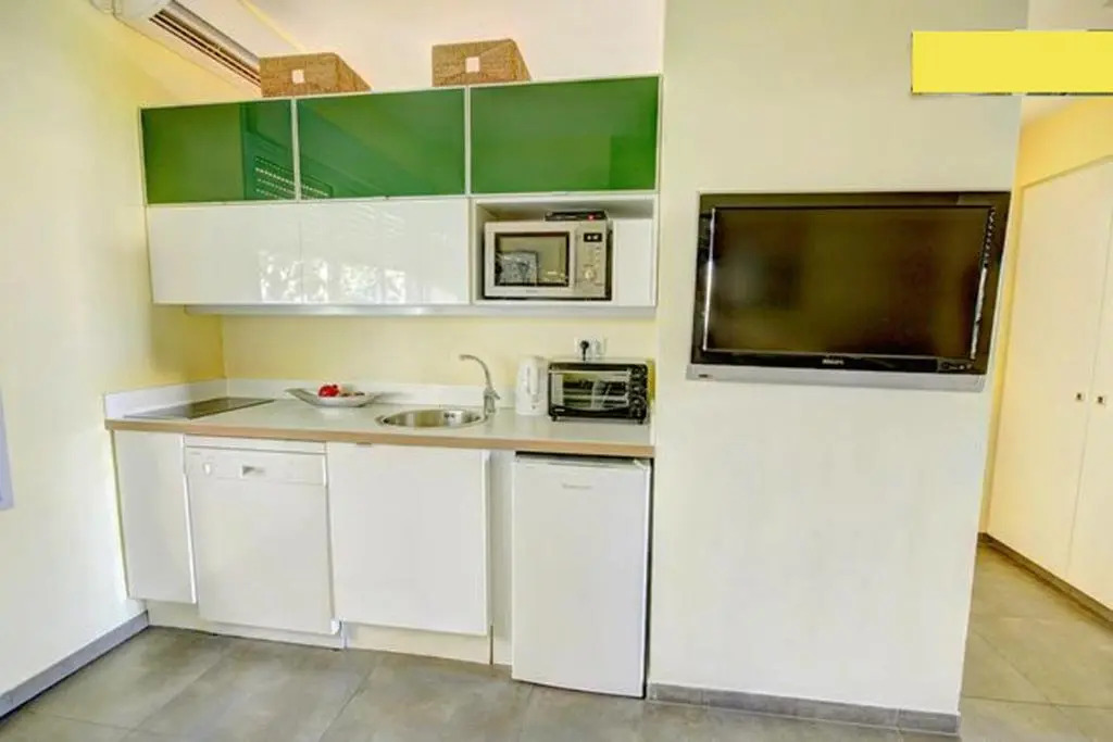TLV Living Apartment