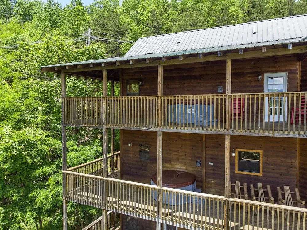 Smokerise Lodge by Heritage Cabin Rentals