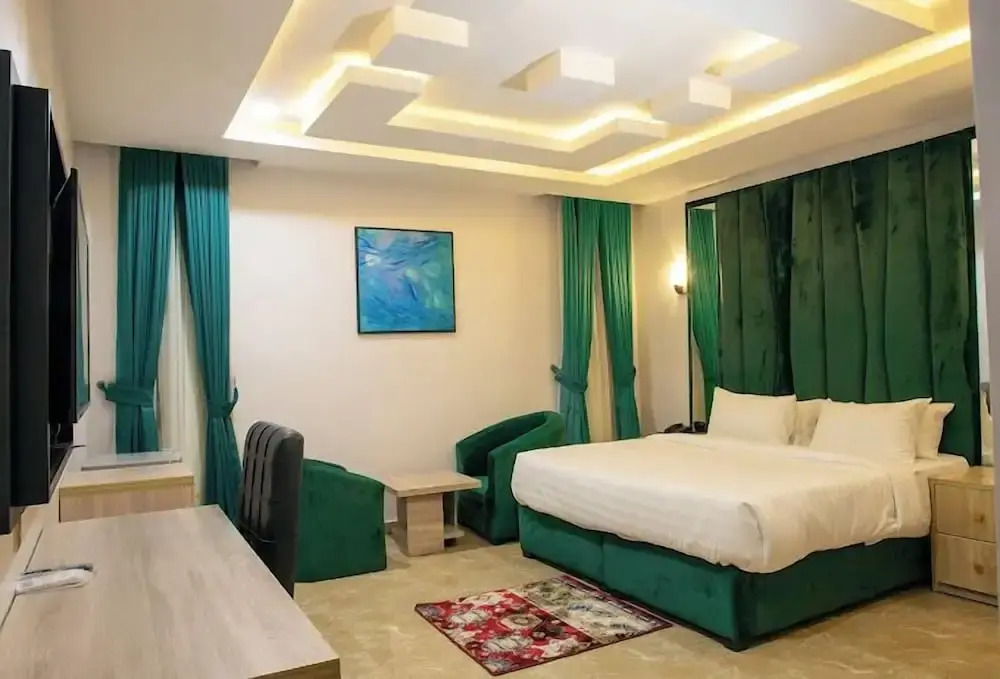 EdisPremier Hotel & Suites