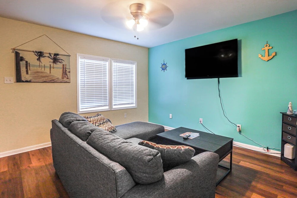1 Mi to Pleasure Pier! Group Retreat w/ 2 Units