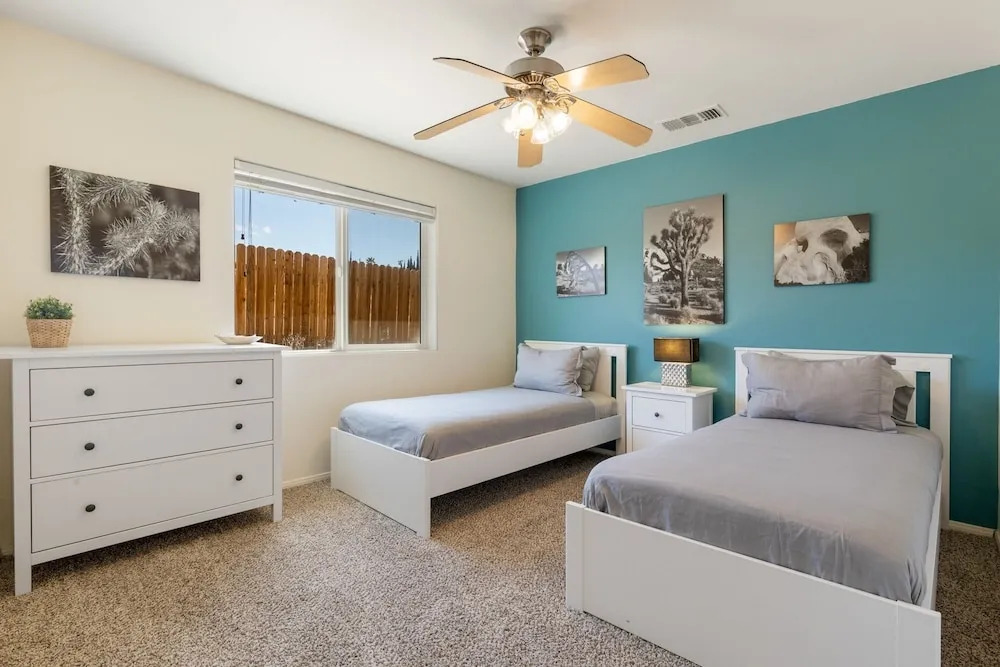 Colorful Cactus - Hot Tub, Bbq And Fire Pit! 4 Bedroom Home by RedAwning