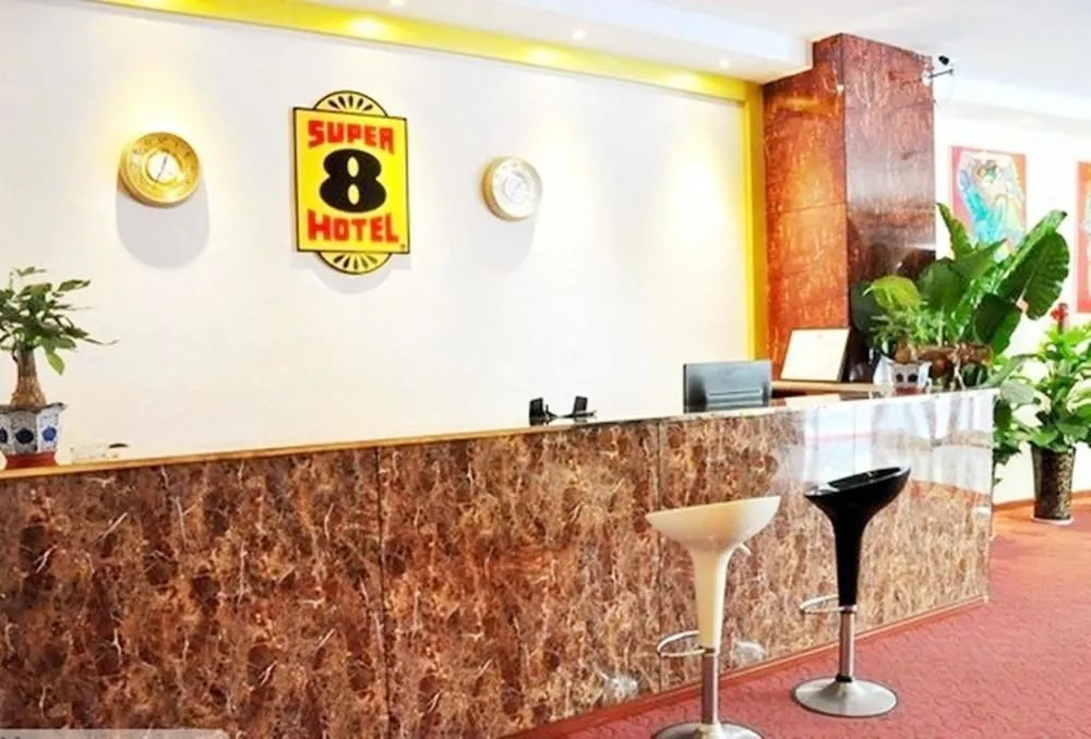 Super 8 Hotel Jinan Railway Station Square