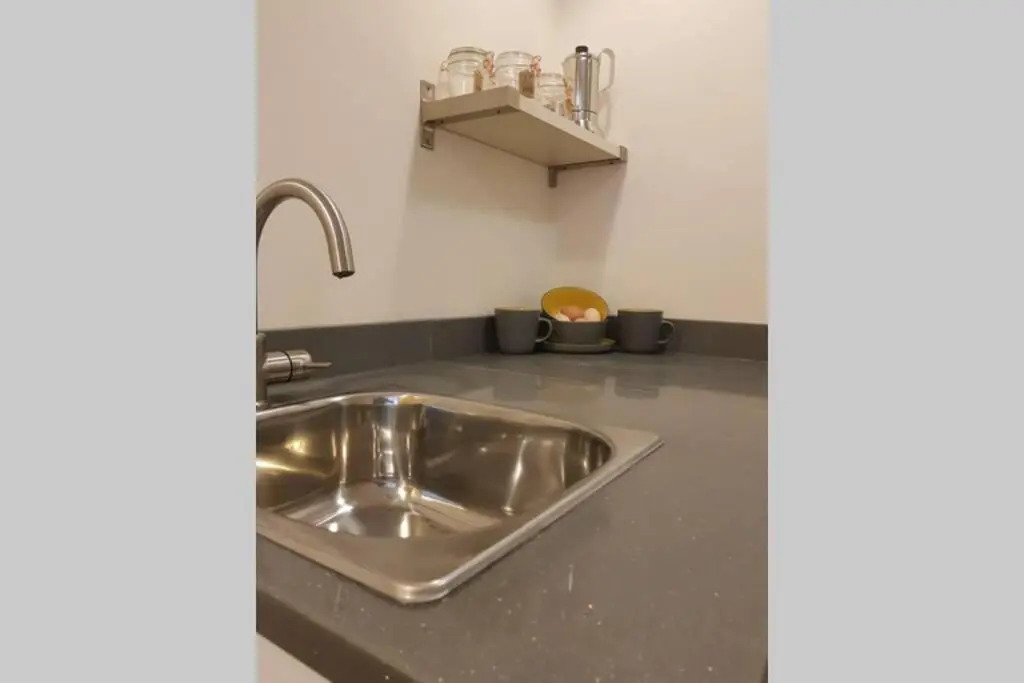 Glenroyd House, Private annex to Victorian villa with kitchen