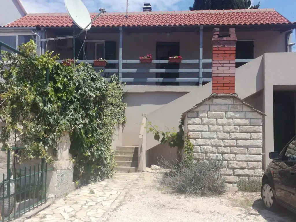 Dama Apartment