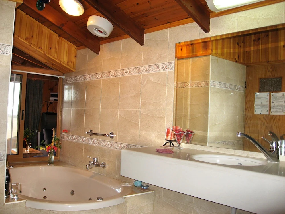 Ohn-Bar Guesthouse