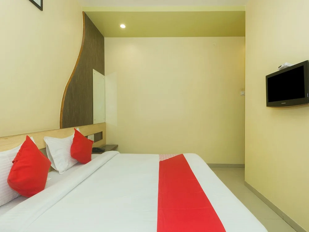 OYO Flagship 18893 Hotel Shweta