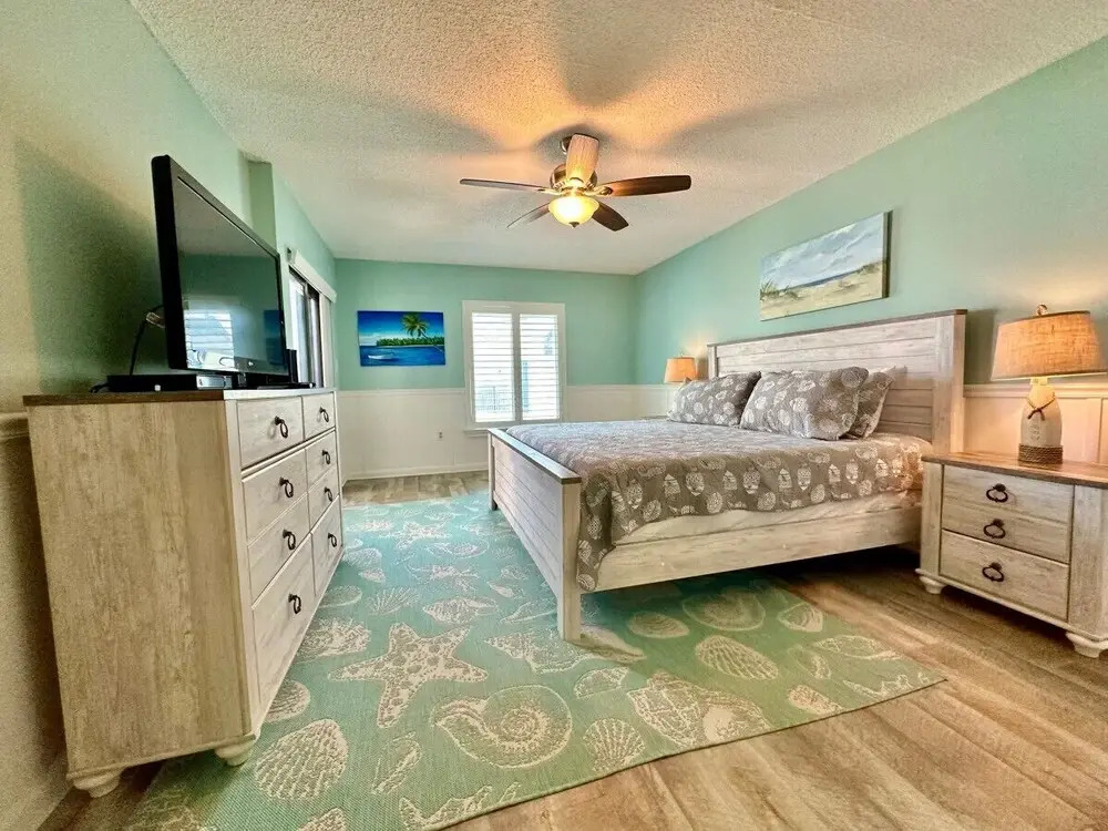 Sunny Ormond Beach SOB Condo, Pool, No Drive Beach