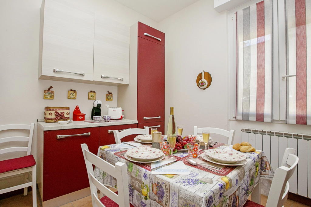 Villa Mimosa Near Desenzano Old Town Apt 1 Parking, AC, WiFi - Happy Rentals