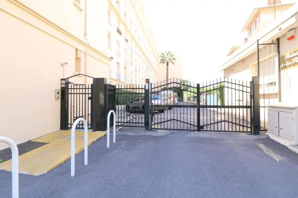 Beautiful 3 bedroom. Direct sea view. 401
