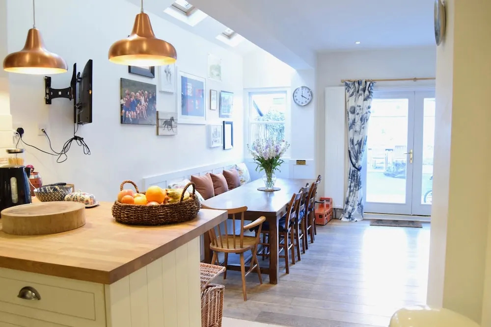 Luxury 3 Bedroom Family Home With Garden