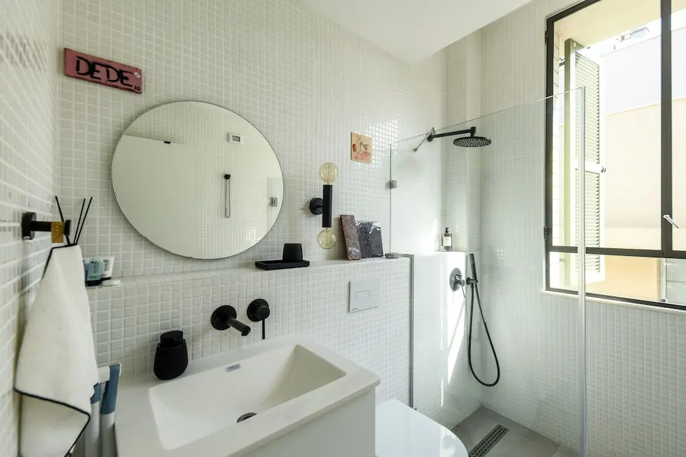 Artistic 2BD Apt w Balcony on Montefiore