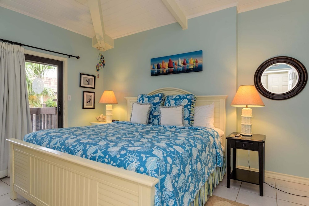 1br Resort-style Condo W/ Balcony And Pool 1 Bedroom Condo
