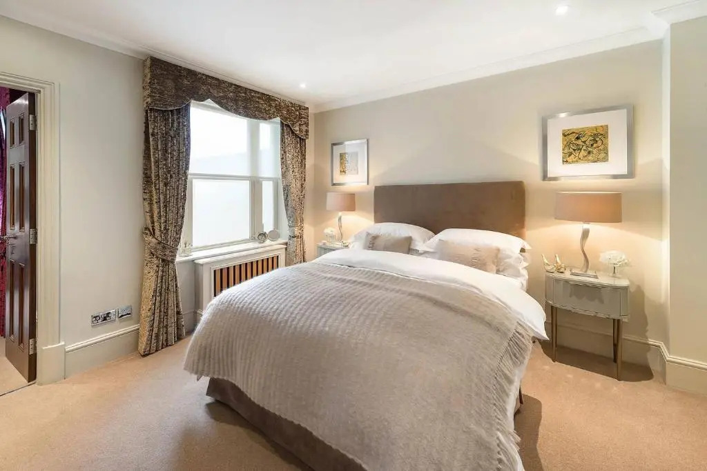 Grand Ambassadorial Duplex Apartment Hyde Park