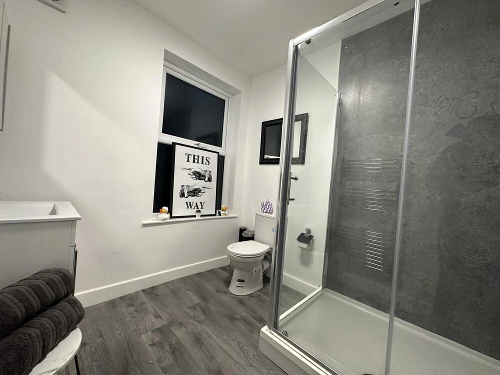 6 Bedroom 5 Shower rm House in Central Nottingham