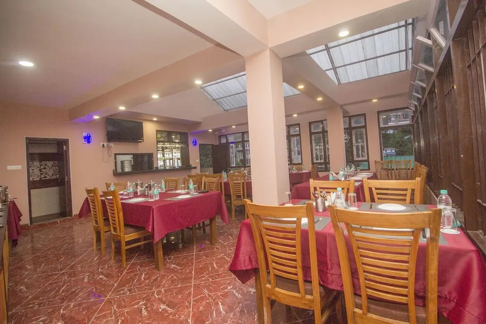 Townhouse OAK Hotel Regal Residency