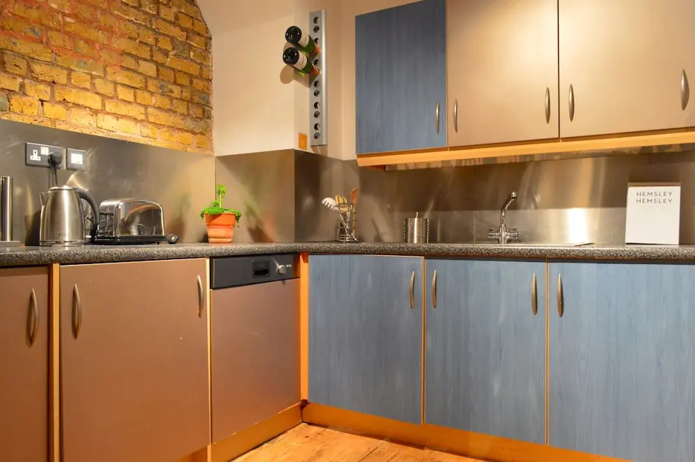 Stunning and Arty Penthouse Flat near Borough Mark