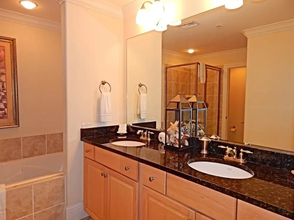 719 Holiday Isle 719 2 Bedroom Condo