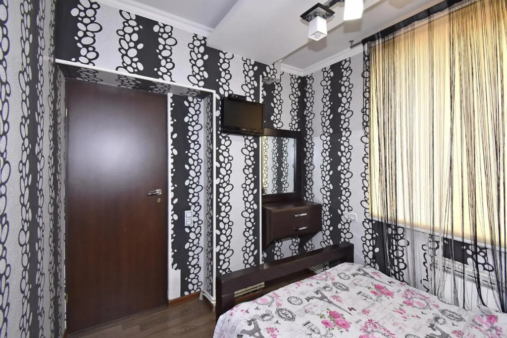 Yeznik Koghbatsi - Amiryan crossroads 1 bedroom comfy apartment with Balcony KO100