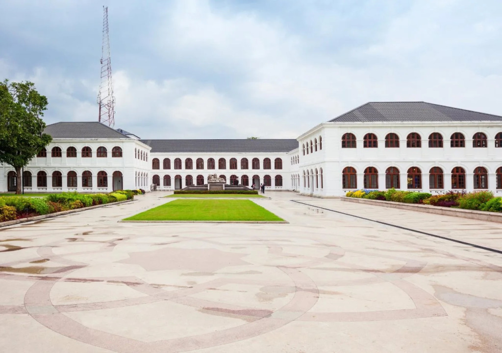 Grand Arena Hotel