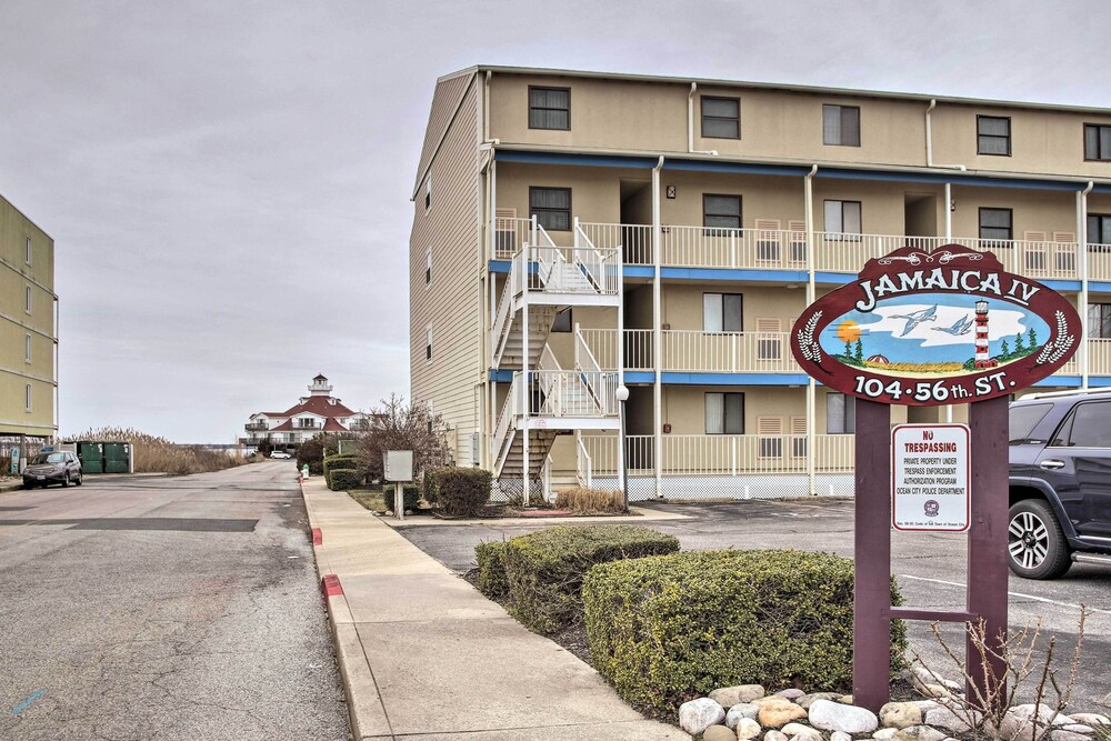 Walk to Shore & Dining: Midtown Ocean City Gem